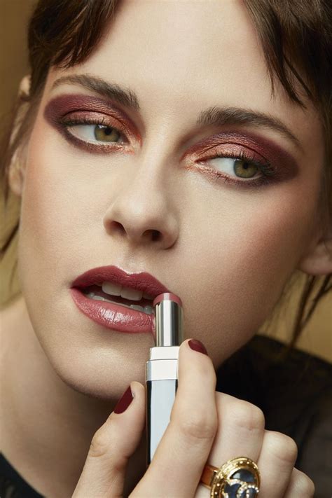 nuova collezione trucchi chanel|Il trucco occhi Chanel per l'Autunno si copia da Kristen Stewart.